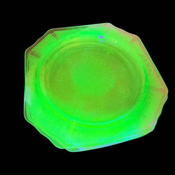 4 Uranium/Vaseline Depression Glass dinner plates 1930's Anchor Hocking - Picture 4 of 17